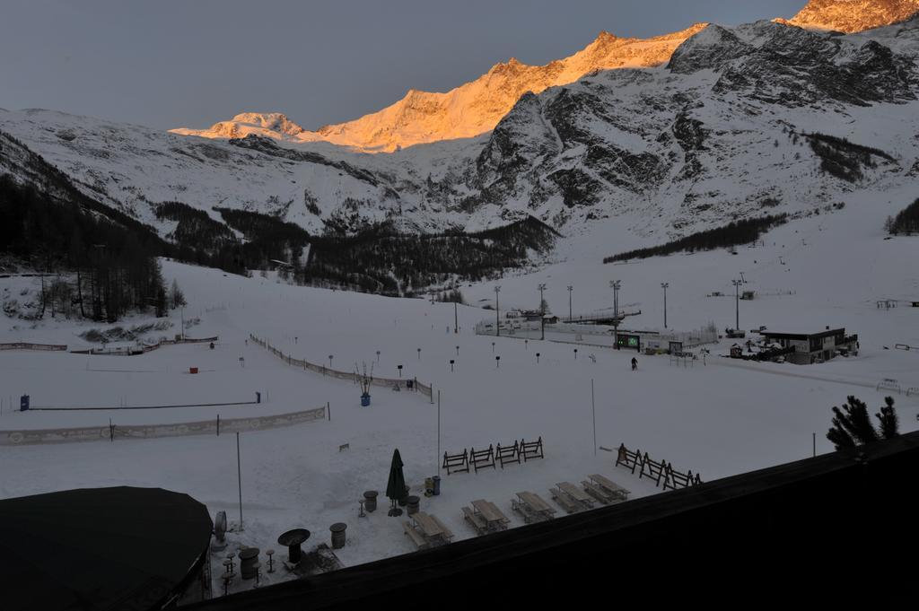 Hotel The Larix Ski-In Ski-Out Saas-Fee Exterior foto